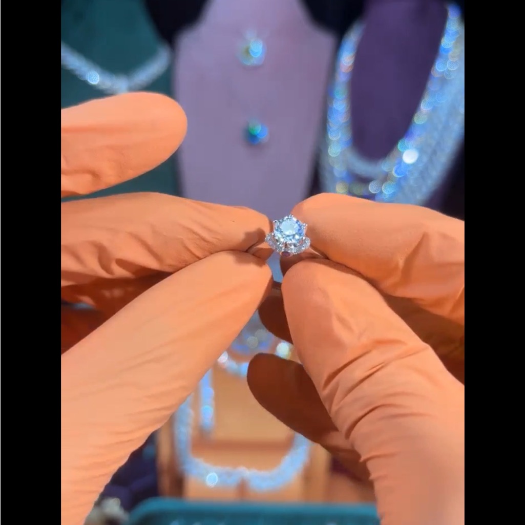 1 Ct Moissanite Au750 Over 18k White Gold Diamond Ring